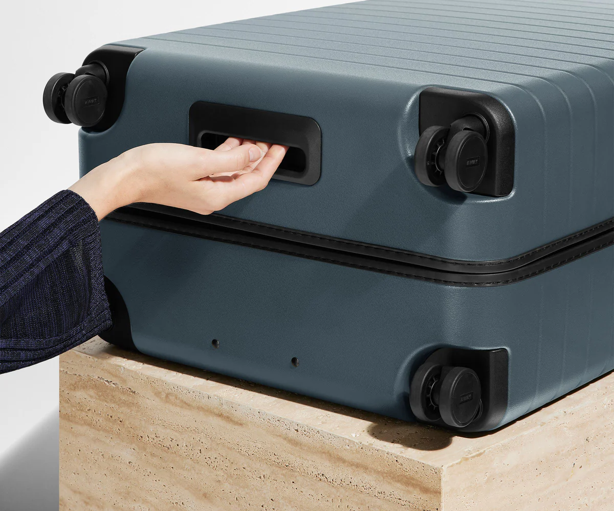 Sert Tek Fermuarlı Büyük Boy Valiz - Görsel 10